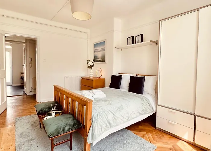Beautiful 3Bed Apartment In London